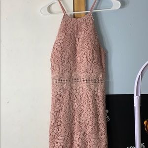 Bodycon pink lace dress